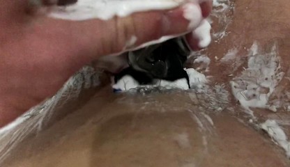 College Boy try Shave his BIG DICK (23cm) the first Time / Totally Smooth /