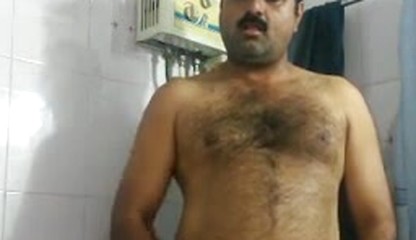 Indiano bigodudo sacudo